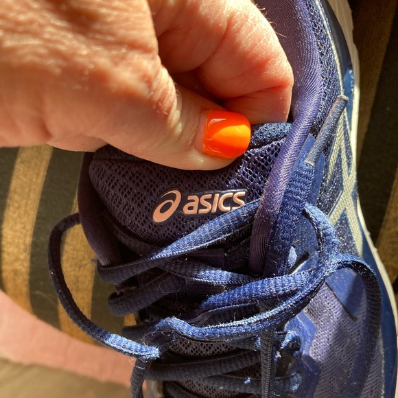 ASICS women’s size 3 running shoes - Picture 4 of 11